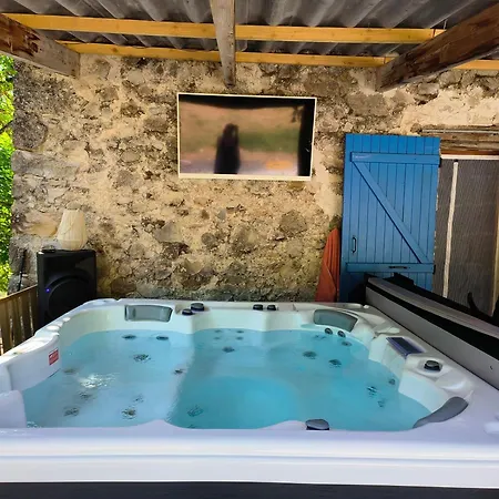 Mas De Chalvagne Bed and breakfast